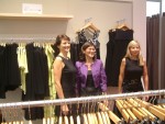 Direktorica dobavitelja blagovne znamke Etam, Tjaša Šter, s komercialno direktorico podjetja Magistrat International, Jožico Brcar Sečnik in produktno vodjo, Natašo Suhadolc