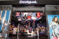 375_Desigual-7_thumb.jpg (Prva samostojna trgovina Desigual)